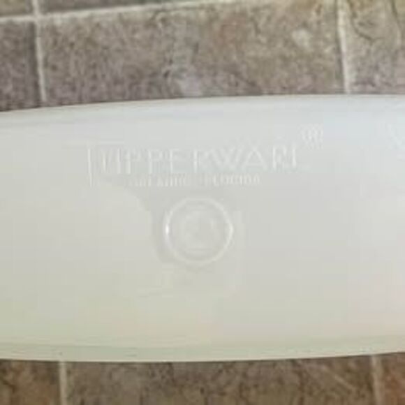 2 VINTAGE Tupperware Cereal Keeper Pourer 2 Qt Pink Cover 469-2 & 469-9 - Picture 10 of 10